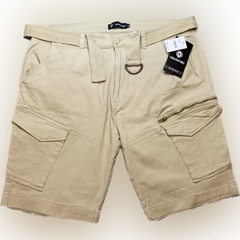 Mens Akademiks Cargo shorts, Size 42, NWT